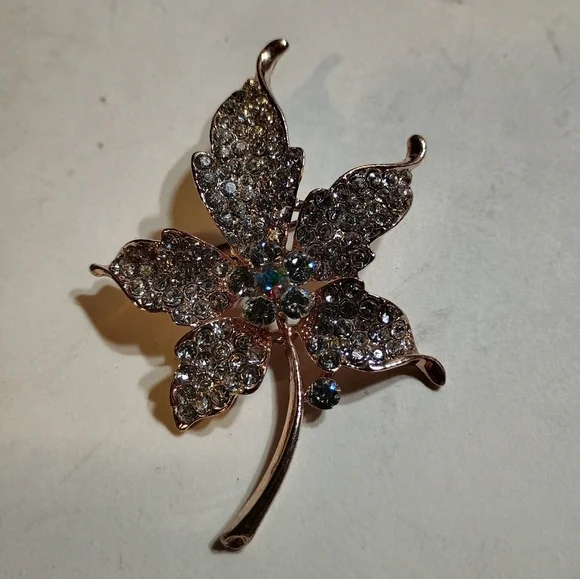 Intricate Silver Flower Brooch with Rhinestone Detail - Picture 1 of 4